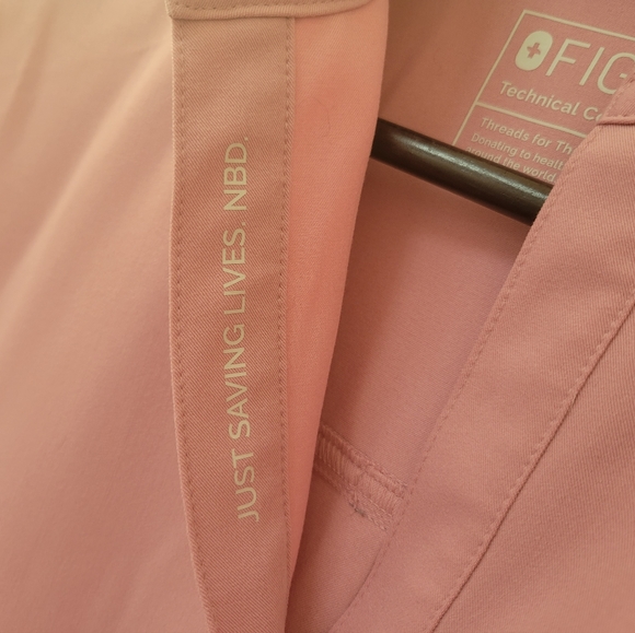 Figs chalk pink scrub set - Picture 6 of 8